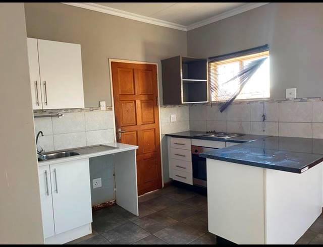2 BEDROOM PROPERTY TO RENT IN CHROOM PARK